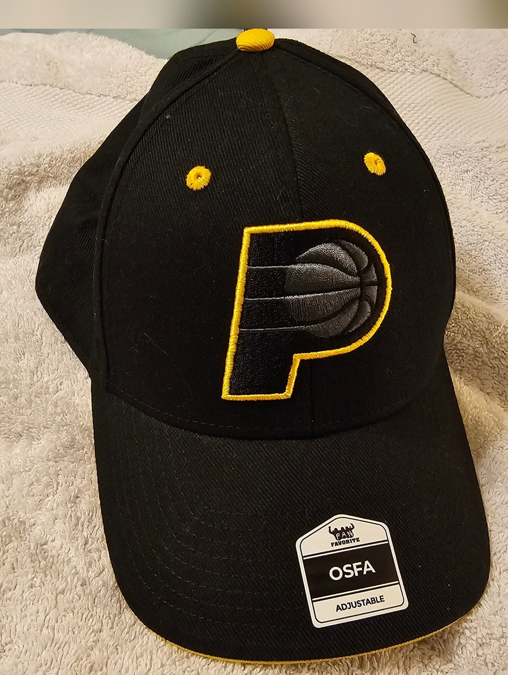 NWT Indiana Pacers Black & Yellow Adjustable Cap.